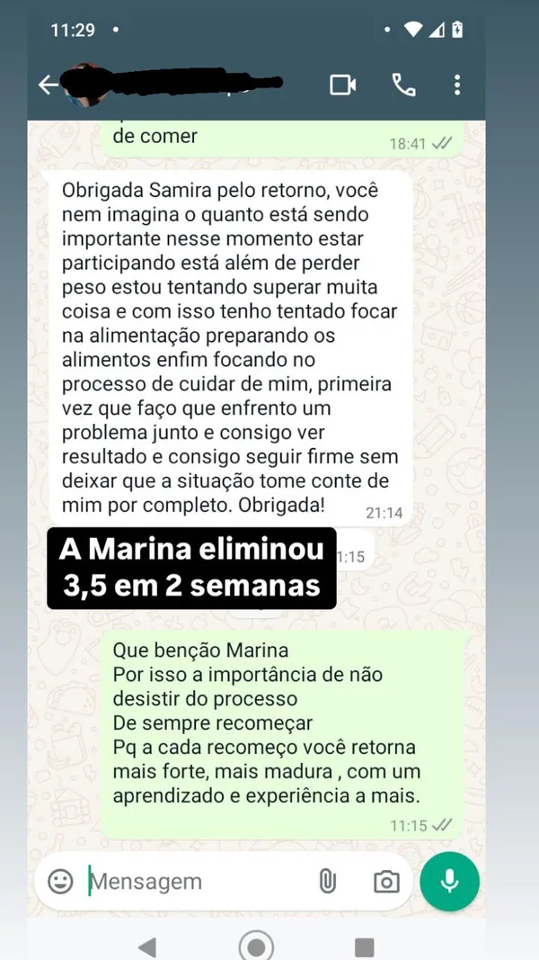Captura autorizada de conversa em que Marina agradece o acompanhamento e a legenda informa 3,5 kg eliminados em 2 semanas, com dados pessoais ocultados.